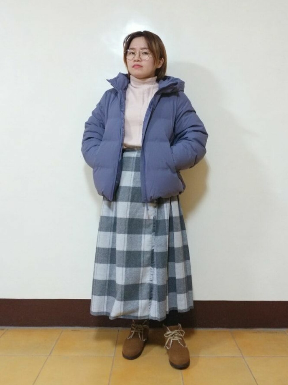 「冬コーデ、大人カジュアル、大人かわいい、低身長コーデ、色違いコーデ、冷色系」｜「Samansa Mos2のラップ風チェックロングスカート（スカート、グレー系）」を使った、呱呱🍯さん（レディース・152cm）の冬コーディネートの1枚目の写真