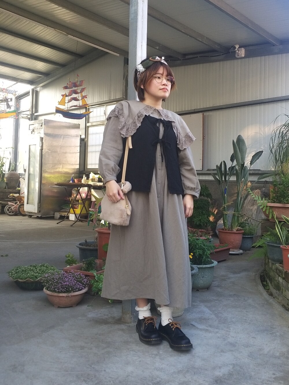 「春コーデ、春先取り、大人カジュアル、大人かわいい、刺繍、刺繍ワンピース、低身長、Samansa Mos2、Dr.Martens、handmade」|「Samansa Mos2のケープ襟レースワンピース(ワンピース、グリーン系)」を使った、呱呱🍯さん(レディース・152cm)の春コーディネートの4枚目の写真