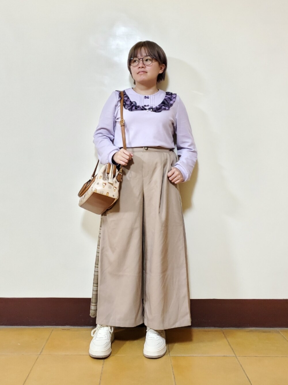 「春のNewスタイル、街頭穿搭、復古、大人カジュアル、大人コーデ、低身長、低身長コーデ」｜「Scottish Houseのアイテム（Tシャツ/カットソー、パープル系）」を使った、呱呱🍯さん（レディース・152cm）の春コーディネートの1枚目の写真