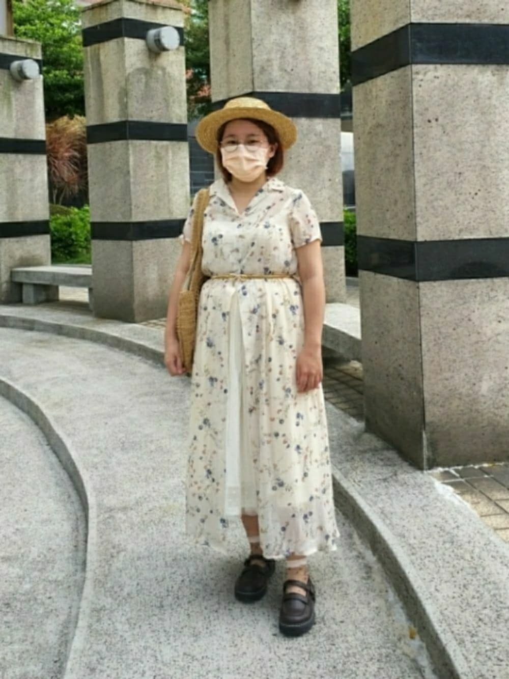 「夏コーデ、シャツ、シャツワンピース、花柄、花柄ワンピース、大人かわいい」｜「axes femmeの花柄開襟シャツワンピース（シャツワンピース、ベージュ系）」を使った、呱呱🍯さん（レディース・152cm）の夏コーディネートの1枚目の写真