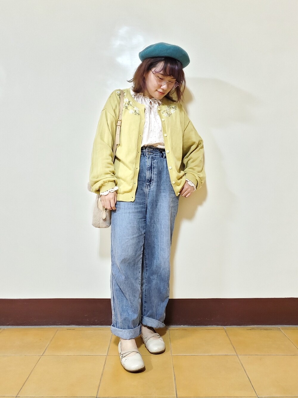 「大人カジュアル、大人コーデ、冬コーデ、刺繍、低身長、低身長コーデ」｜「COCO DEALのアイテム（シャツ/ブラウス、ベージュ系）」を使った、呱呱🍯さん（レディース・152cm）の冬コーディネートの1枚目の写真