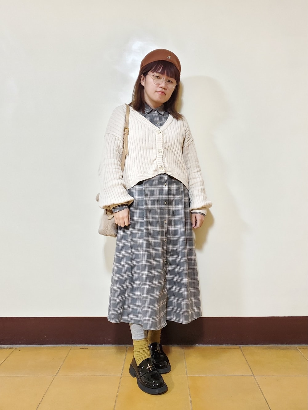 「春服デビュー宣言、ootd、街頭穿搭、大人カジュアル、大人コーデ、低身長、差し色」｜「Samansa Mos2のショート丈リブカーディガン（カーディガン/ボレロ、ホワイト系）」を使った、呱呱🍯さん（レディース・152cm）の春コーディネートの1枚目の写真