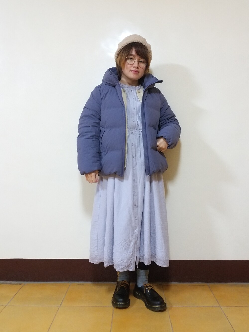 「春コーデ、春先取り、大人カジュアル、大人かわいい、低身長、紫コーデ、刺繍、レース、Samansa Mos2、Dr.Martens」|「Samansa Mos2の裾レースワンピース(チュニック、パープル系)」を使った、呱呱🍯さん(レディース・152cm)の冬コーディネートの5枚目の写真