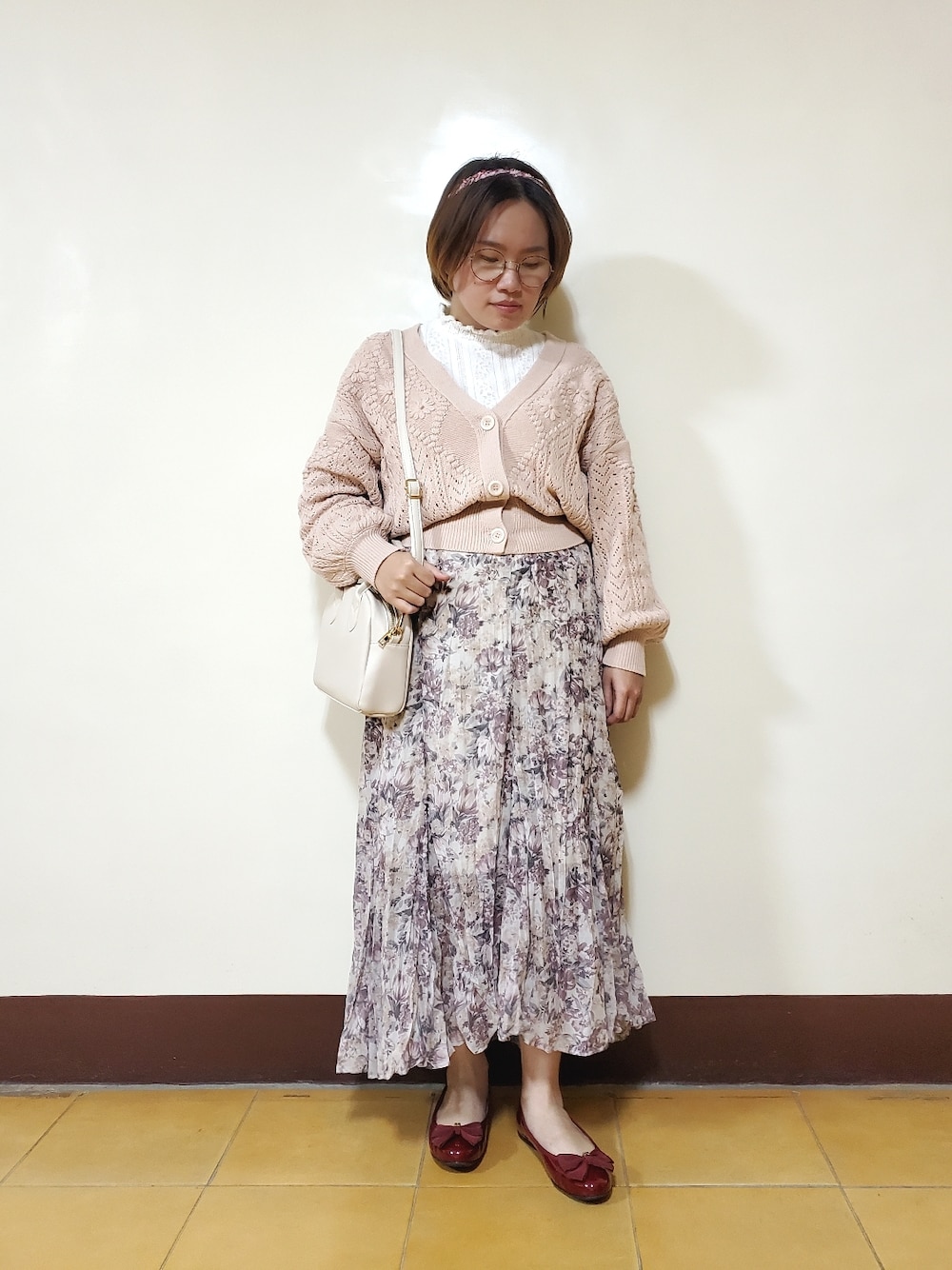 「春コーデ、大人カジュアル、大人コーデ、花柄、花柄スカート、刺繍」｜「SLURRの【マシンウォッシャブル】フラワー刺繍透かしカーディガン（カーディガン/ボレロ、ピンク系）」を使った、呱呱🍯さん（レディース・152cm）の春コーディネートの1枚目の写真