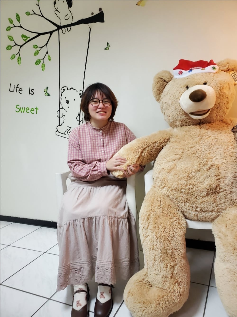「冬を彩る色いろコーデ、ootd、街頭穿搭、休閒、大人カジュアル、大人コーデ、低身長、低身長女子、大人かわいい、Samansa Mos2」｜「Samansa Mos2のギンガムチェック襟フリルブラウス（シャツ/ブラウス、ピンク系）」を使った、呱呱🍯さん（レディース・152cm）の冬コーディネートの1枚目の写真