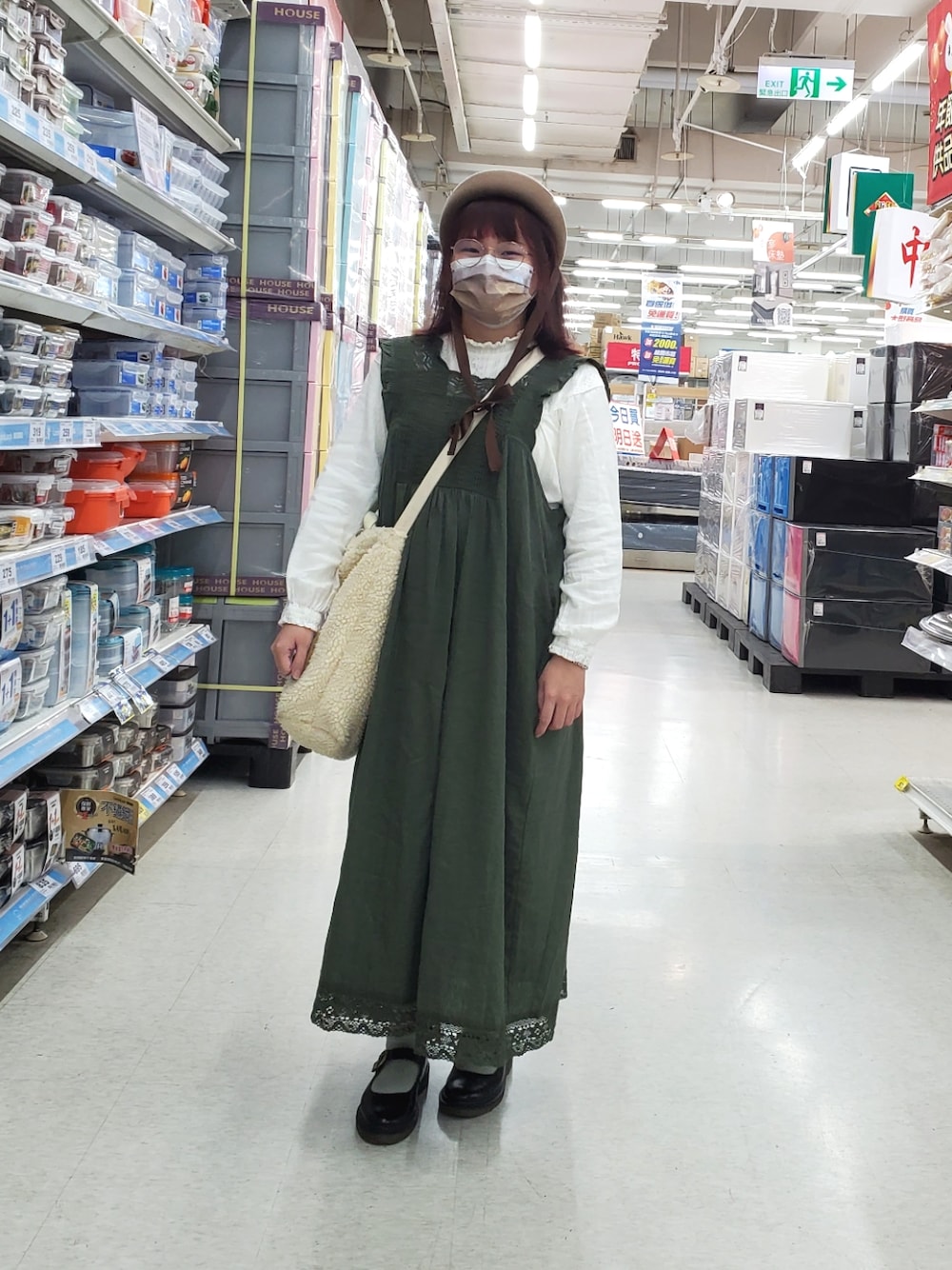 「春服デビュー宣言、大人カジュアル、大人かわいい、低身長、春コーデ、刺繍」｜「Samansa Mos2のアイテム（ジャンパースカート、グリーン系）」を使った、呱呱🍯さん（レディース・152cm）の春コーディネートの1枚目の写真