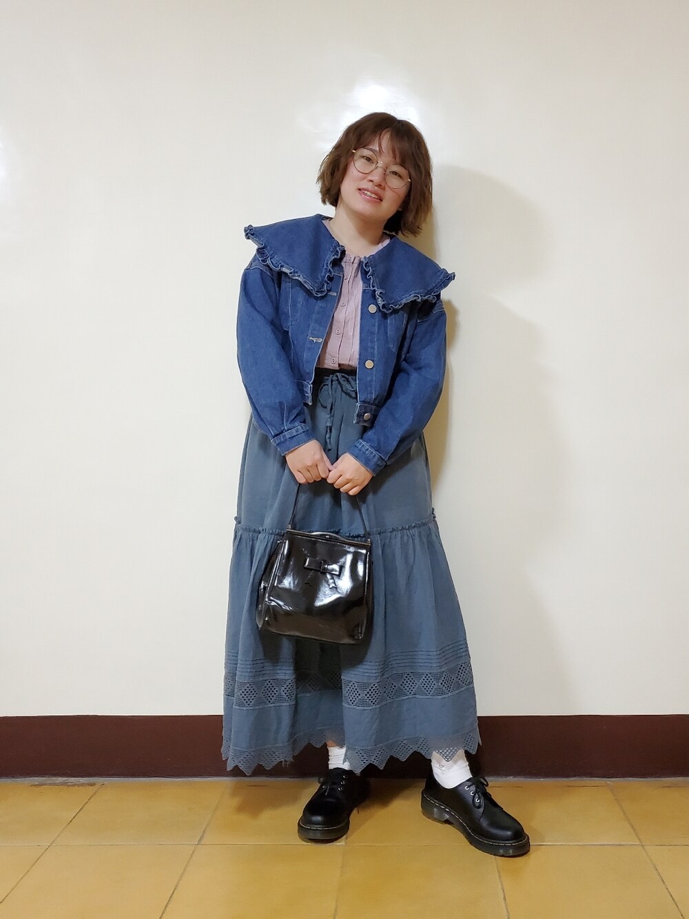 「春コーデ、夏コーデ、大人カジュアル、大人コーデ、色違いコーデ、差し色、低身長、韓国ファッション、Samansa Mos2、Dr.Martens」｜「KoreaのA41 0220(強推)雙胞胎歐膩家微甜大翻領荷葉牛仔外套（デニムジャケット、ブルー系）」を使った、呱呱🍯さん（レディース・152cm）の春コーディネートの1枚目の写真