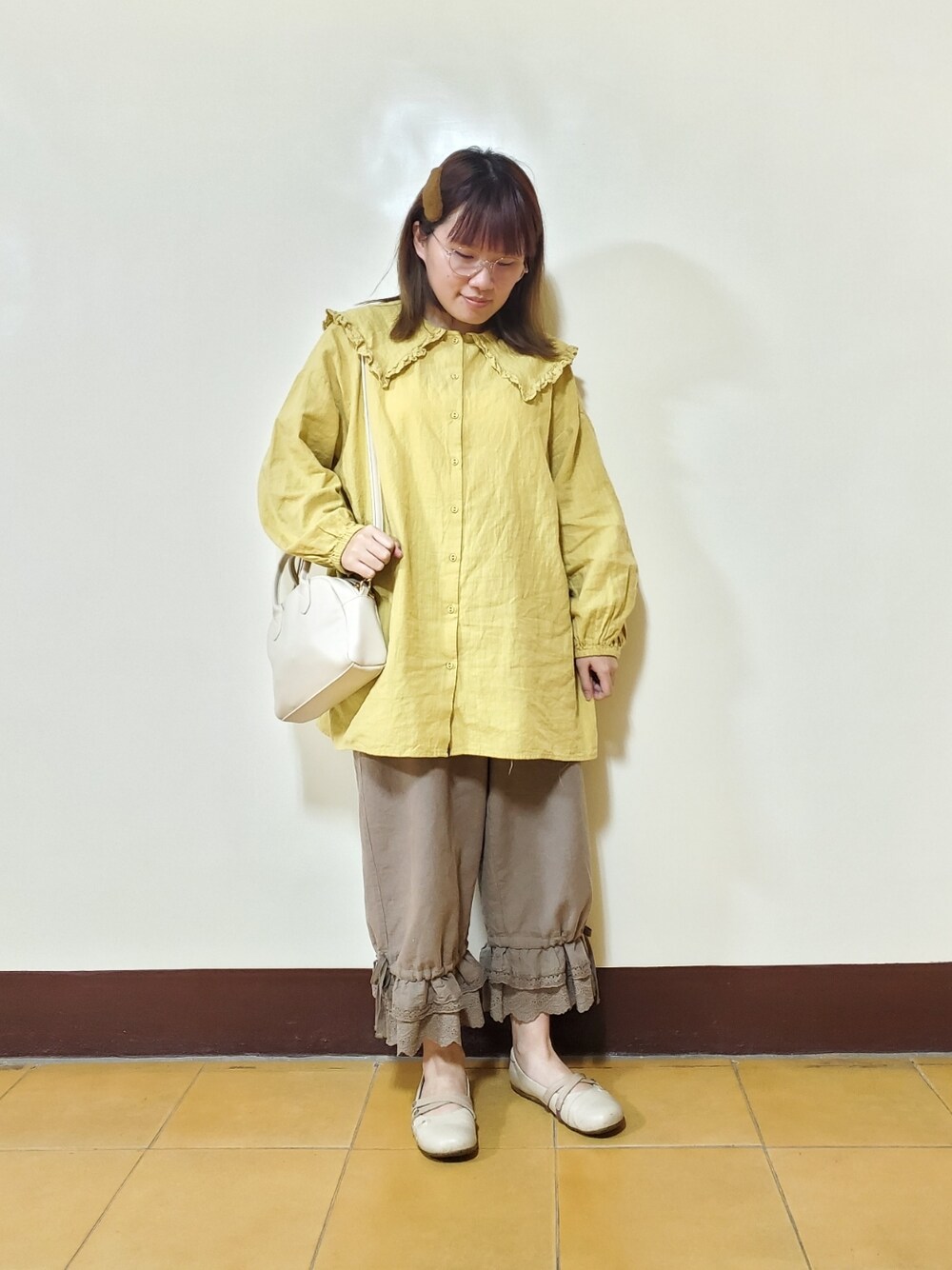 「いまどきジャケット写真、ootd、春コーデ、色違いコーデ、大人カジュアル、大人かわいい、低身長、刺繍」｜「Samansa Mos2のフリルレース付セーラー襟チュニック（チュニック、イエロー系）」を使った、呱呱🍯さん（レディース・152cm）の春コーディネートの1枚目の写真