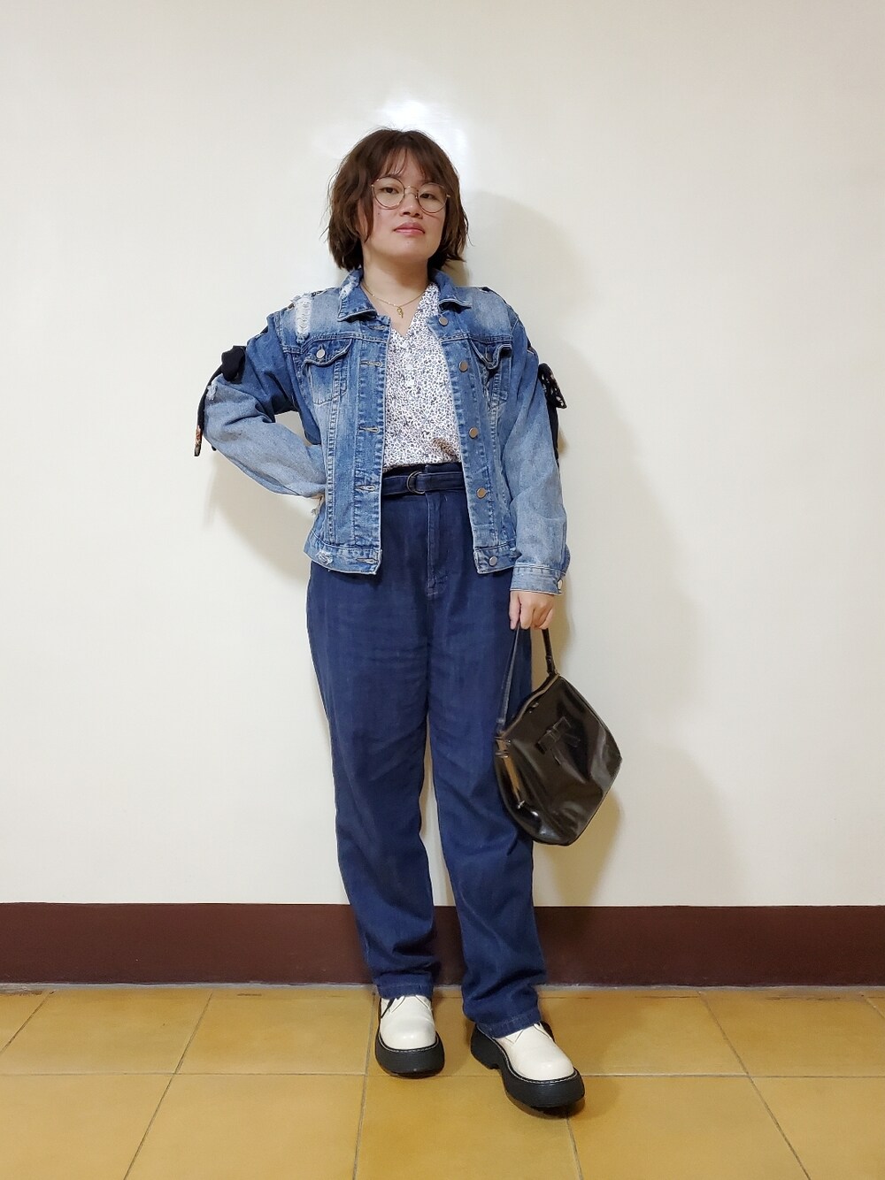 「夏コーデ、春コーデ、大人カジュアル、大人コーデ、復古、vintage、花柄、花柄シャツ、低身長、低身長コーデ」｜「zoeのアイテム（デニムジャケット、ブルー系）」を使った、呱呱🍯さん（レディース・152cm）の春コーディネートの1枚目の写真