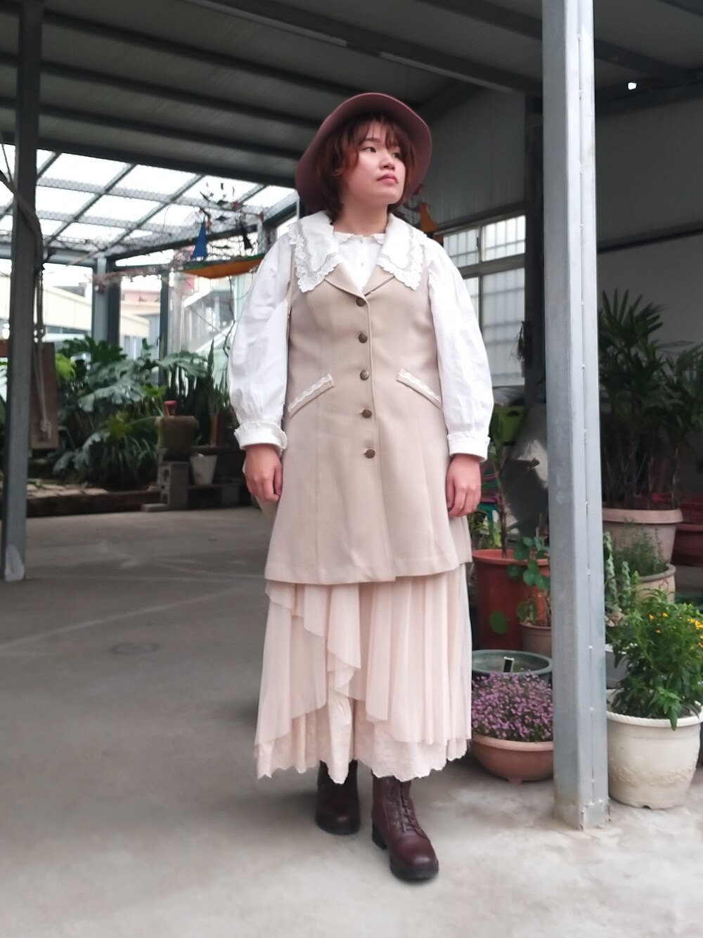 「春コーデ、春先取り、大人コーデ、大人女子、レース、retro、vintage、英国風」|「axes femme POETIQUEのレース襟ロングベスト(ベスト、ベージュ系)」を使った、呱呱🍯さん(レディース・152cm)の春コーディネートの3枚目の写真