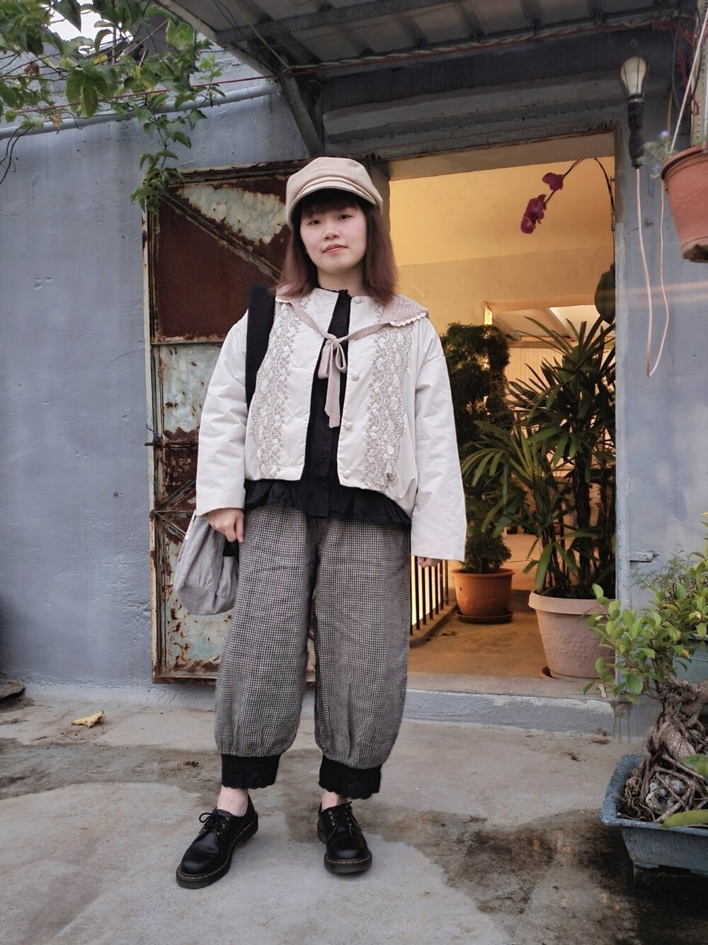 「春服デビュー宣言、春コーデ、大人カジュアル、大人かわいい、低身長、復古、vintage、休閒、Samansa Mos2」｜「Samansa Mos2のアイテム（シャツ/ブラウス、ブラック系）」を使った、呱呱🍯さん（レディース・152cm）の春コーディネートの1枚目の写真