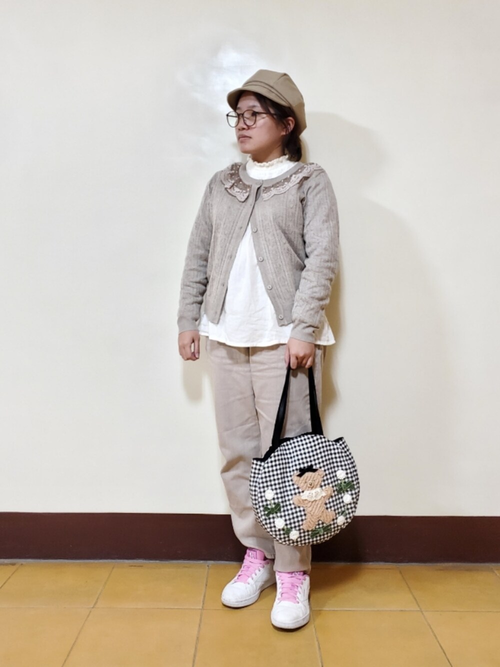 「新星WEARISTAにエントリー、ootd、街頭穿搭、秋コーデ、冬コーデ、大人カジュアル、大人コーデ、低身長、低身長コーデ、淡色コーデ」｜「CAMURのアイテム（ニット/セーター、ブラウン系）」を使った、呱呱🍯さん（レディース・152cm）の冬コーディネートの1枚目の写真