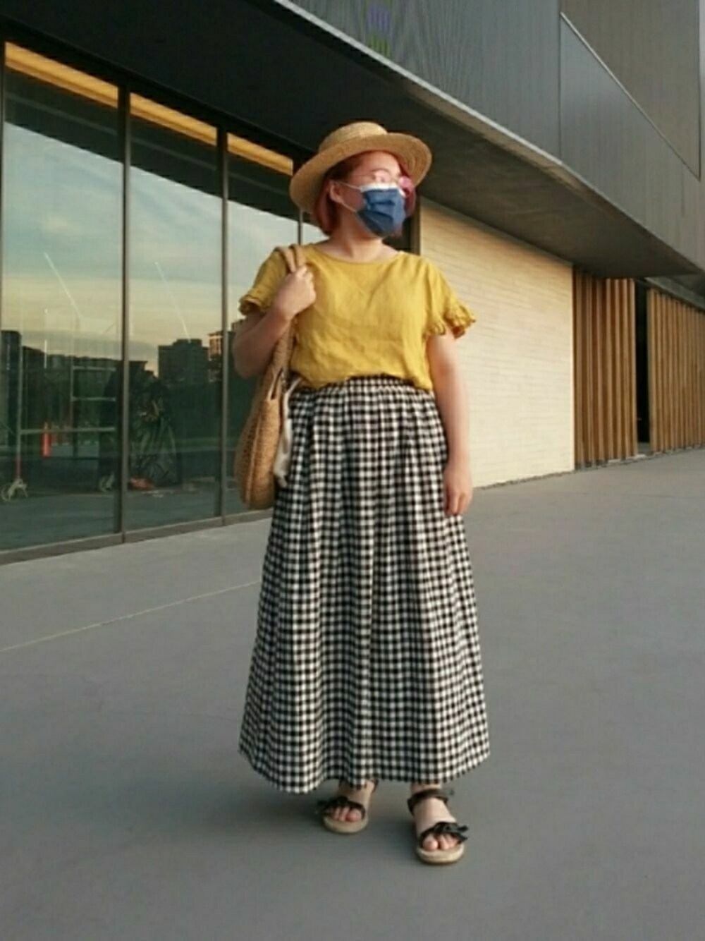 「ootd、夏コーデ、格子柄、Denim、タンニン、差し色、着回しコーデ」｜「earth music&ecologyの・ワイドリムカンカン帽（帽子、ブルー系）」を使った、呱呱🍯さん（レディース・152cm）の夏コーディネートの1枚目の写真