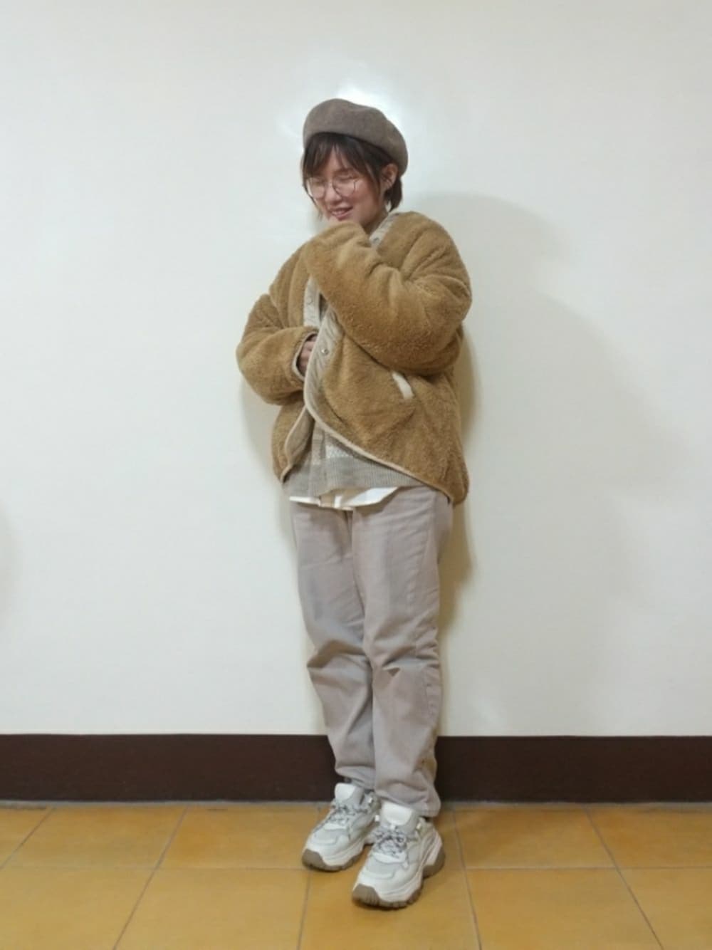 「冬コーデ、大人カジュアル、大人かわいい、茶色、くまさん、低身長、淡色コーデ、同色コーデ」｜「Samansa Mos2のリバーシブル配色パイピングボアジャケット（ノーカラージャケット、ベージュ系）」を使った、呱呱🍯さん（レディース・152cm）の冬コーディネートの1枚目の写真