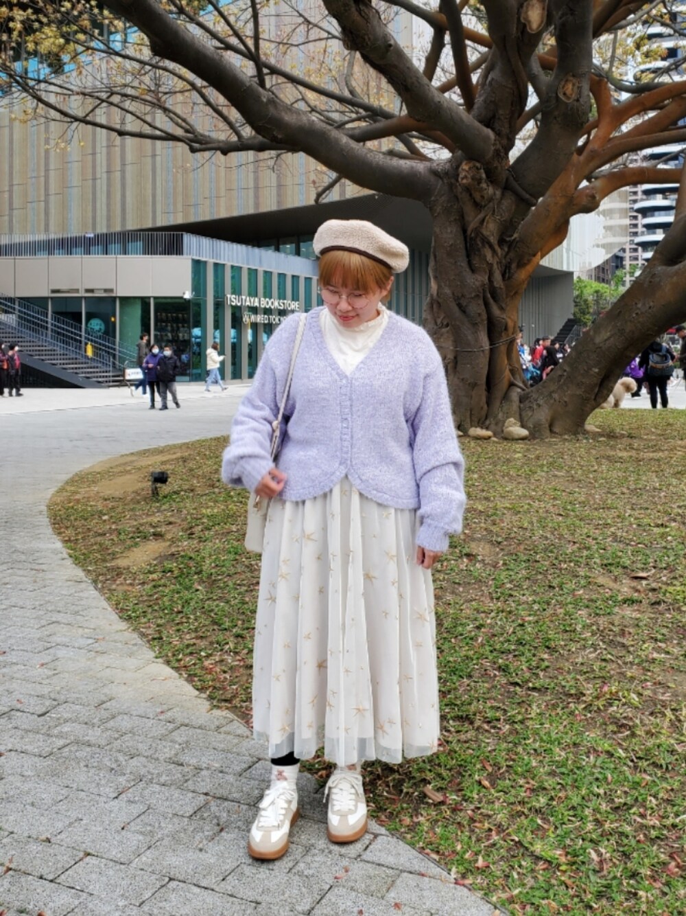 「ootd、春のおしゃ見えテクニック、街頭穿搭、休閒、復古、vintage、大人カジュアル、大人女子、刺繍、低身長、低身長コーデ」｜「Samansa Mos2の起毛ボレロニット（カーディガン/ボレロ、パープル系）」を使った、呱呱🍯さん（レディース・152cm）の春コーディネートの1枚目の写真
