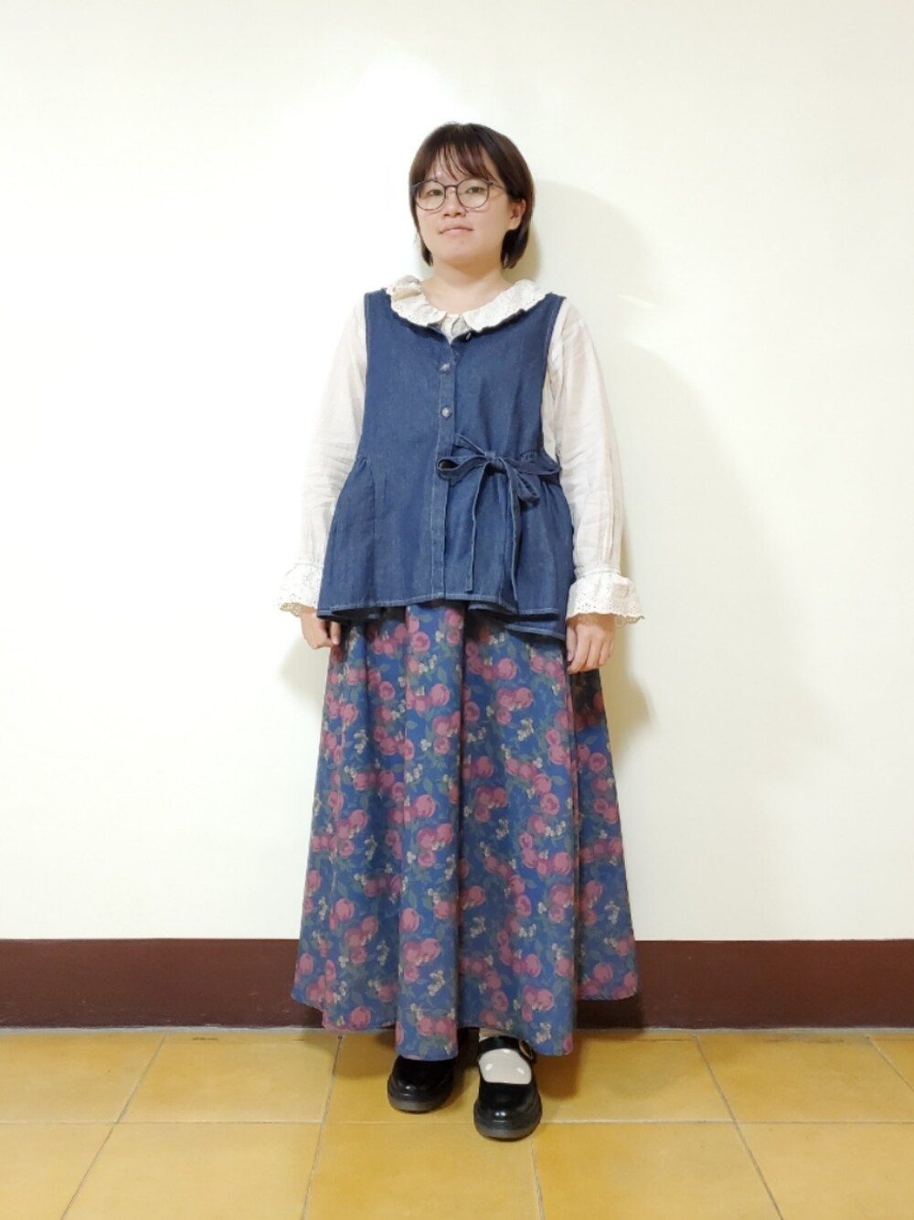 「ootd、街頭穿搭、休閒、復古、大人カジュアル、大人かわいい、低身長、低身長コーデ、秋コーデ、着回しコーデ、Samansa Mos2」｜「Samansa Mos2の綿ドビーレースブラウス（シャツ/ブラウス、ホワイト系）」を使った、呱呱🍯さん（レディース・152cm）の秋コーディネートの1枚目の写真