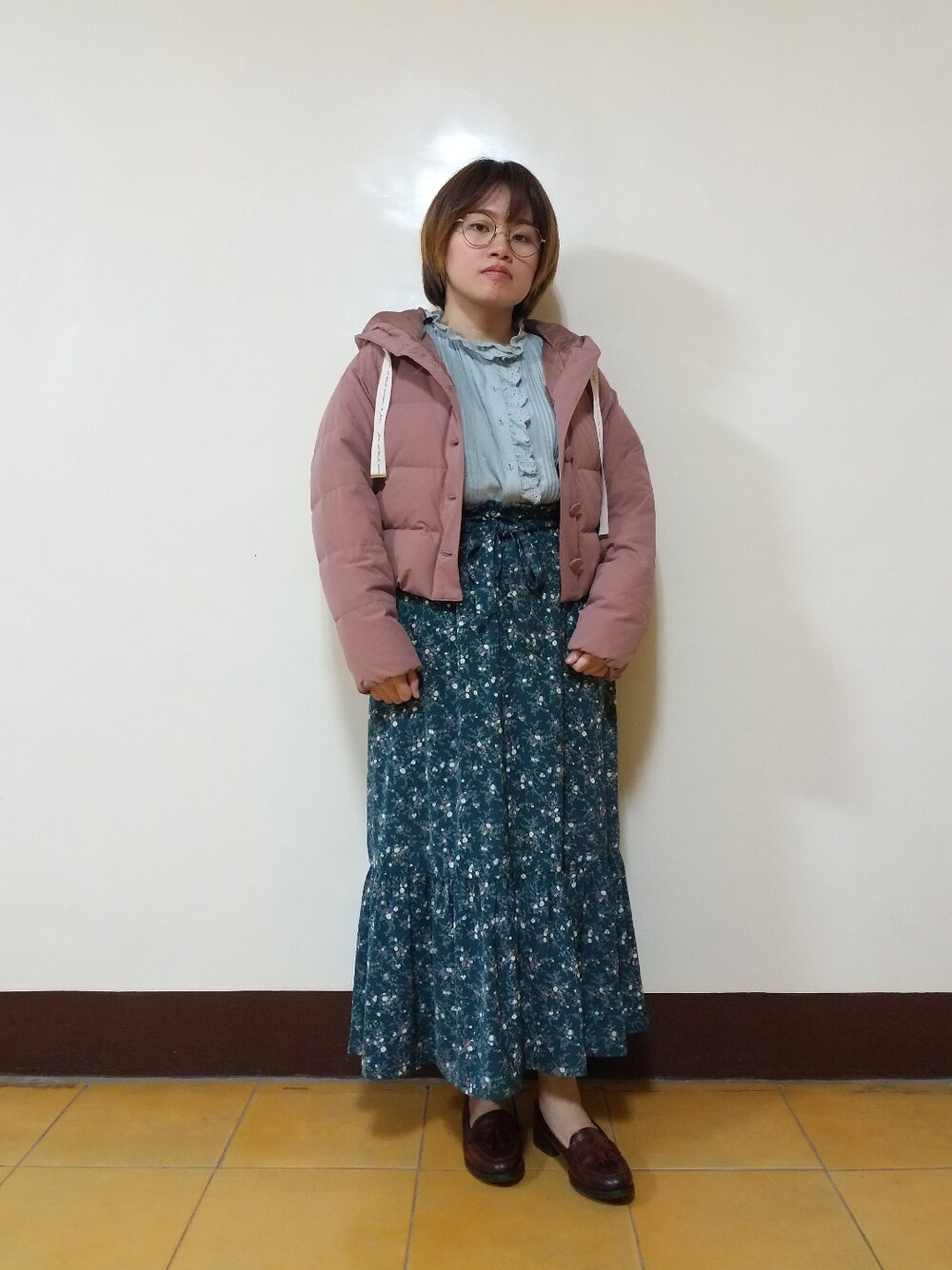 「春コーデ、春先取り、大人コーデ、大人女子、刺繍、刺繍シャツ、花柄、花柄スカート、色違いコーデ、低身長」｜「Samansa Mos2のスタンドレースフリルブラウス（シャツ/ブラウス、グリーン系）」を使った、呱呱🍯さん（レディース・152cm）の春コーディネートの1枚目の写真
