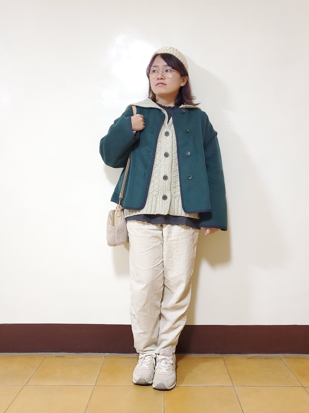 「冬コーデ、大人カジュアル、大人コーデ、低身長、低身長コーデ、ootd、街頭穿搭」｜「Samansa Mos2のパイピングショートコート（ノーカラーコート、グリーン系）」を使った、呱呱🍯さん（レディース・152cm）の冬コーディネートの1枚目の写真