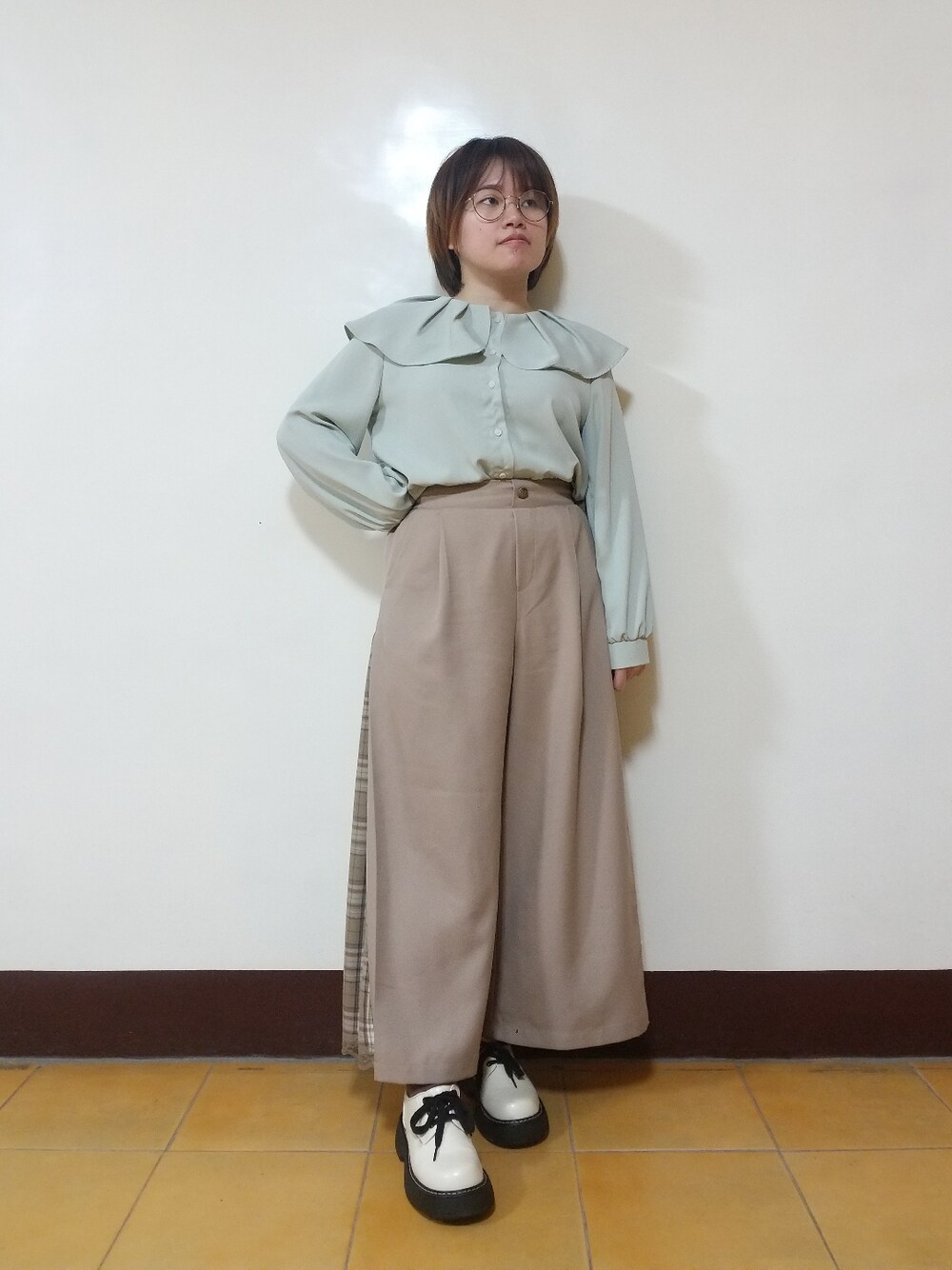 「春コーデ、春先取り、大人コーデ、大人女子、切り替え、異素材切り替え、チェック柄に恋してる、チェック柄、低身長」｜「F i.n.tのアイテム（ダウンジャケット/コート、ピンク系）」を使った、呱呱🍯さん（レディース・152cm）の春コーディネートの3枚目の写真