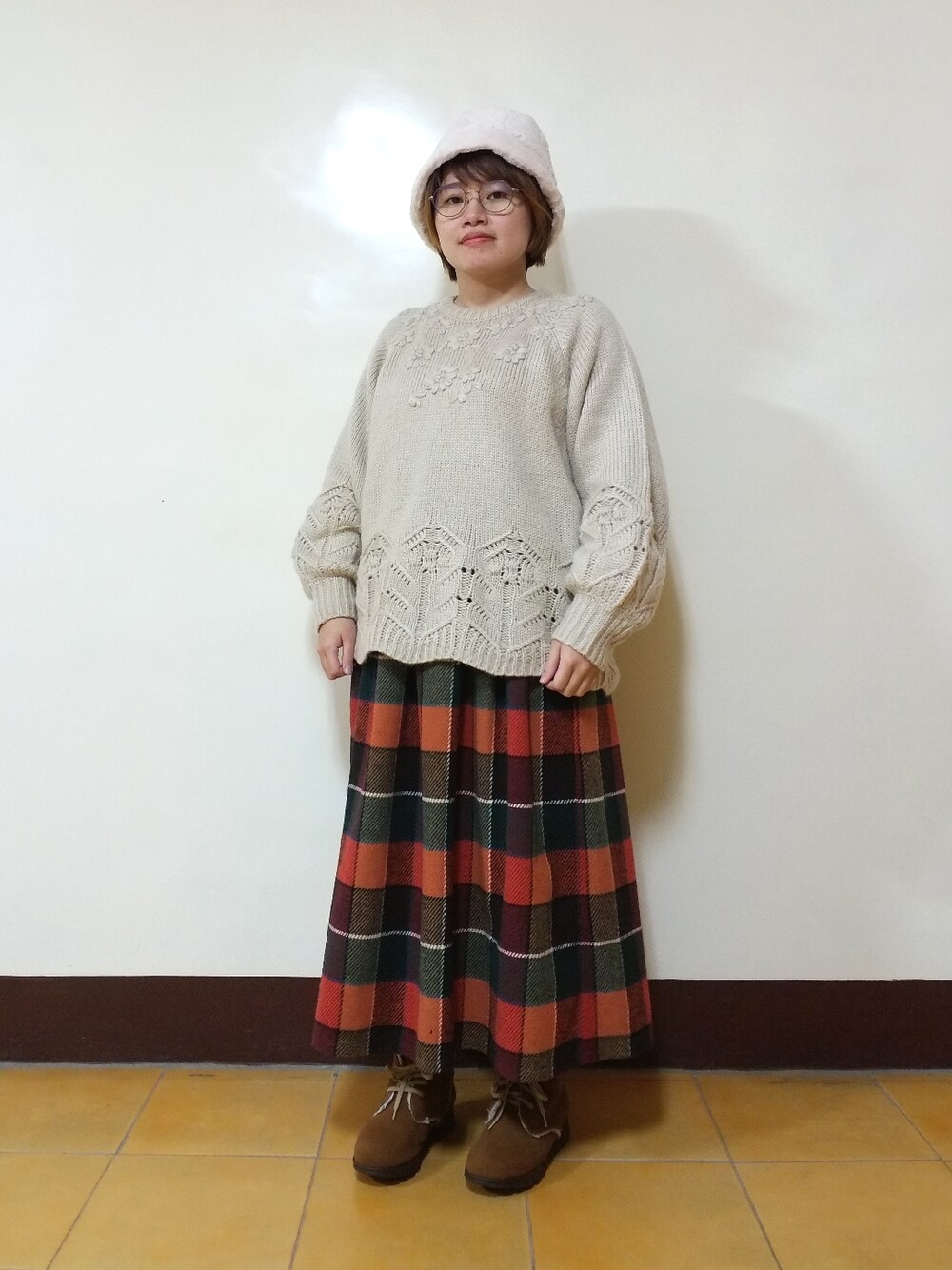 「チェック柄に恋してる、チェック柄、チェック柄スカート、大人カジュアル、大人かわいい、色違いコーデ、差し色」｜「Samansa Mos2のパイピングショートコート（ノーカラーコート、グリーン系）」を使った、呱呱🍯さん（レディース・152cm）の冬コーディネートの3枚目の写真