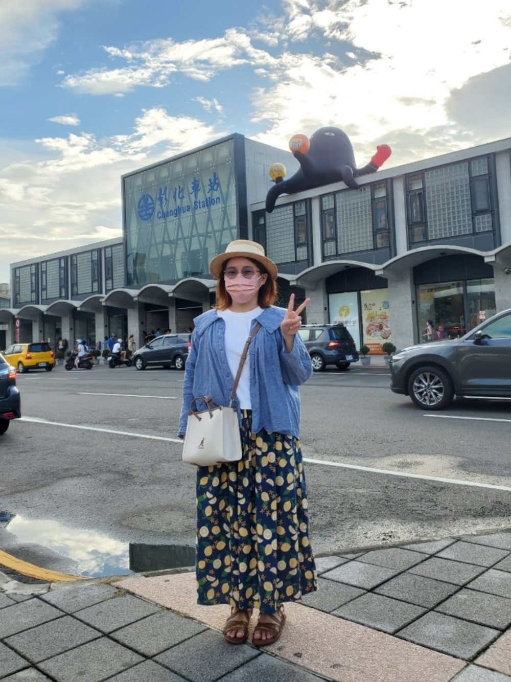 「ootd、夏、街頭穿搭、大人カジュアル、大人コーデ、低身長、低身長コーデ、休閒」｜「UNIQLOの女裝 Dry-EX 短版圓領T恤(短袖)（Tシャツ/カットソー、ホワイト系）」を使った、呱呱🍯さん（レディース・152cm）の秋コーディネートの1枚目の写真