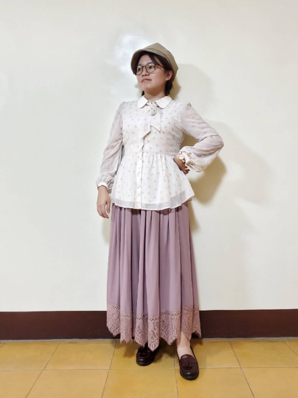 「ファッションを楽しもう、ootd、街頭穿搭、復古、vintage、秋コーデ、大人カジュアル、大人コーデ、低身長、低身長女子」｜「LERASEのLERASE ドットフロッキーボウタイブラウス（シャツ/ブラウス、ベージュ系）」を使った、呱呱🍯さん（レディース・152cm）の冬コーディネートの1枚目の写真