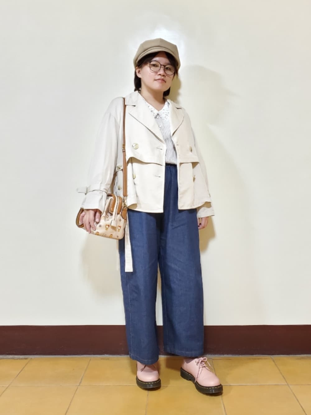 「ootd、街頭穿搭、休閒、復古、低身長、低身長コーデ、大人カジュアル、大人コーデ、刺繍、vintage」｜「Lady Closetのアイテム（シャツ/ブラウス、ベージュ系）」を使った、呱呱🍯さん（レディース・152cm）の冬コーディネートの1枚目の写真