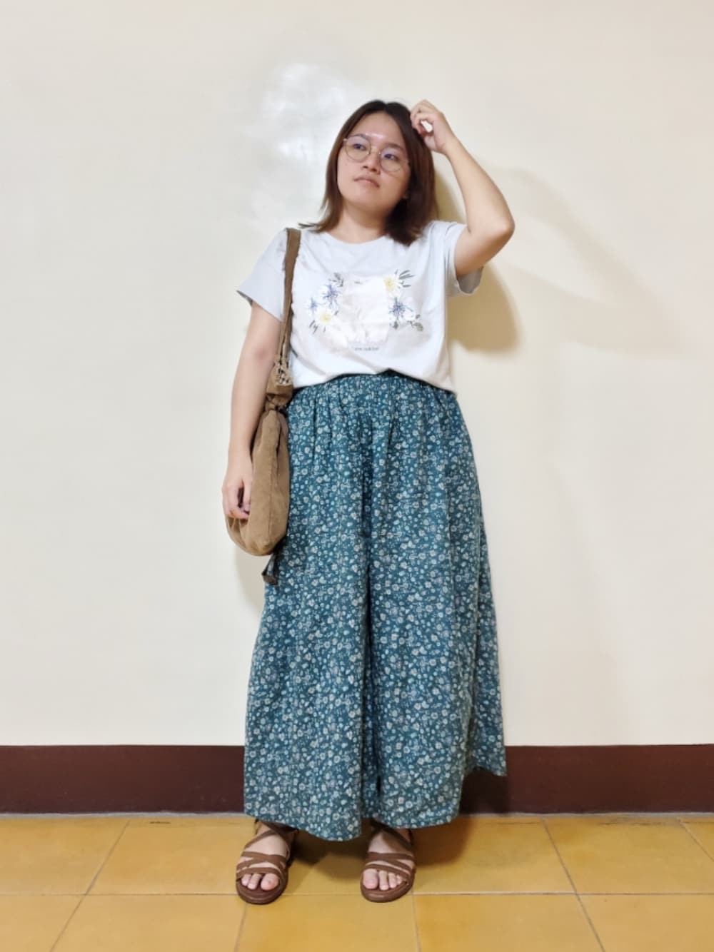 「ootd、夏、街頭穿搭、休閒、大人カジュアル、大人コーデ、低身長、低身長コーデ、花柄、PAUL&JOE」｜「UNIQLOのPAUL & JOE UT印花T恤（短袖）（Tシャツ/カットソー、ブルー系）」を使った、呱呱🍯さん（レディース・152cm）の秋コーディネートの1枚目の写真