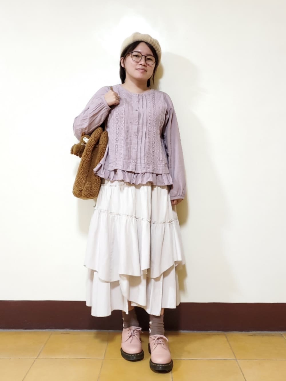 「新星WEARISTAにエントリー、ootd、街頭穿搭、休閒、大人カジュアル、大人かわいい、低身長、低身長コーデ」｜「Samansa Mos2の裾フリルピンタックレースブラウス（シャツ/ブラウス、パープル系）」を使った、呱呱🍯さん（レディース・152cm）の冬コーディネートの1枚目の写真