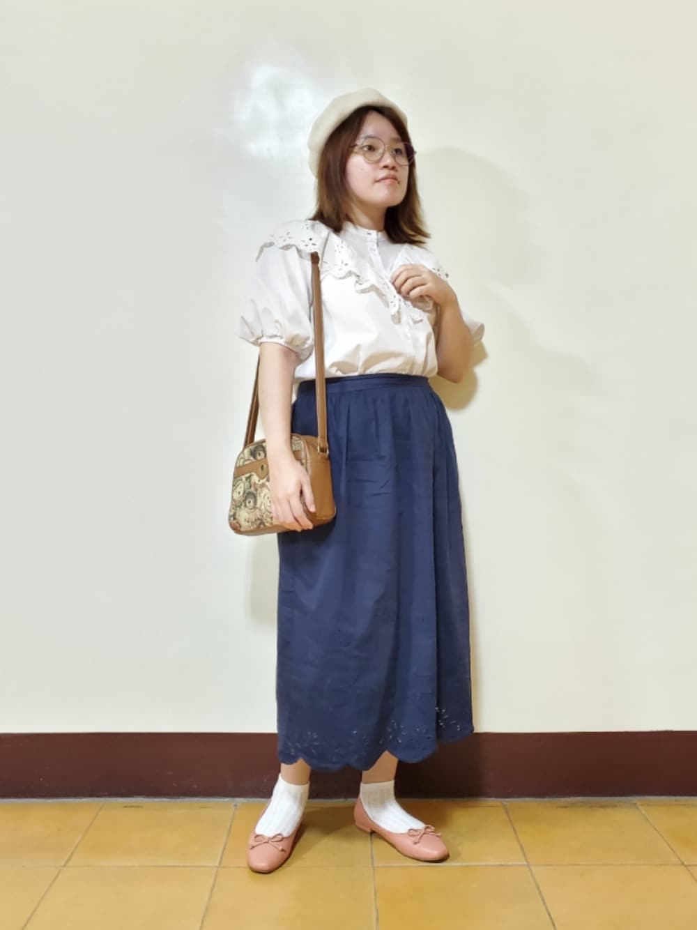 「ootd、夏、街頭穿搭、復古、休閒、大人カジュアル、大人コーデ、低身長、低身長女子、刺繍、刺繍スカート」｜「SLURRのレースフリルブラウス（シャツ/ブラウス、グレー系）」を使った、呱呱🍯さん（レディース・152cm）の秋コーディネートの1枚目の写真