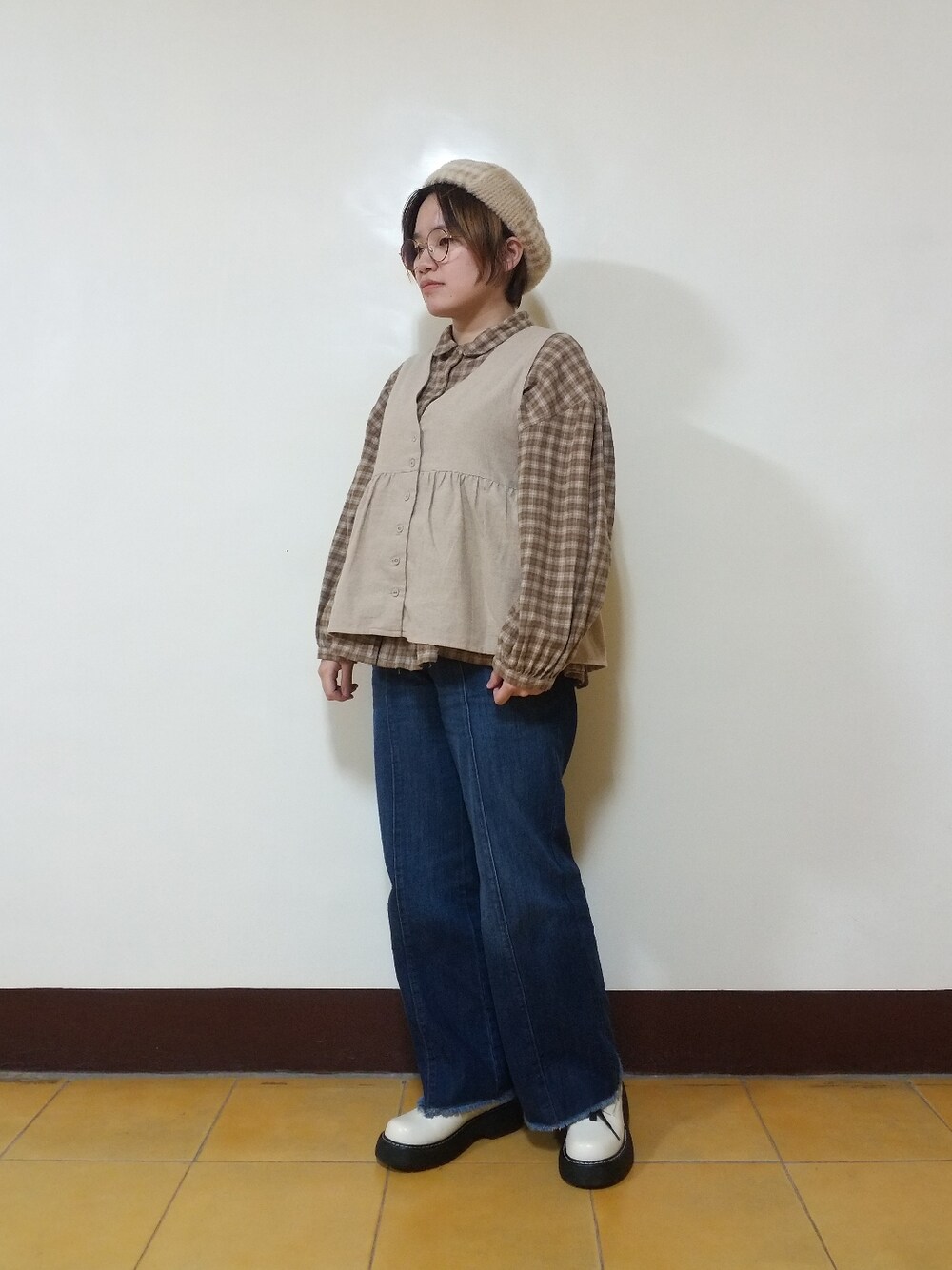 「春コーデ、チェック柄に恋してる、チェック柄、チェック柄シャツ、大人カジュアル、大人かわいい、低身長」｜「Samansa Mos2の裾フリルチェックブラウス（シャツ/ブラウス、ベージュ系）」を使った、呱呱🍯さん（レディース・152cm）の冬コーディネートの1枚目の写真