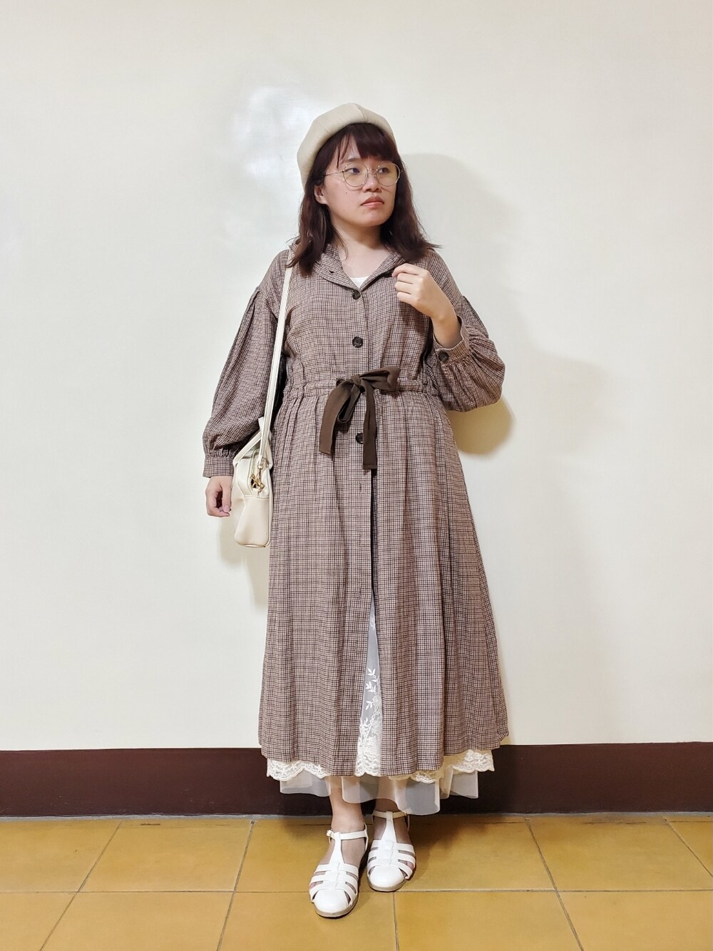 「お出かけコーデ日記、ootd、街頭穿搭、春コーデ、夏コーデ、大人カジュアル、大人コーデ、刺繍、低身長」｜「earth music&ecologyのドロストフーディ-シャツワンピース＊（ワンピース、その他）」を使った、呱呱🍯さん（レディース・152cm）の春コーディネートの1枚目の写真