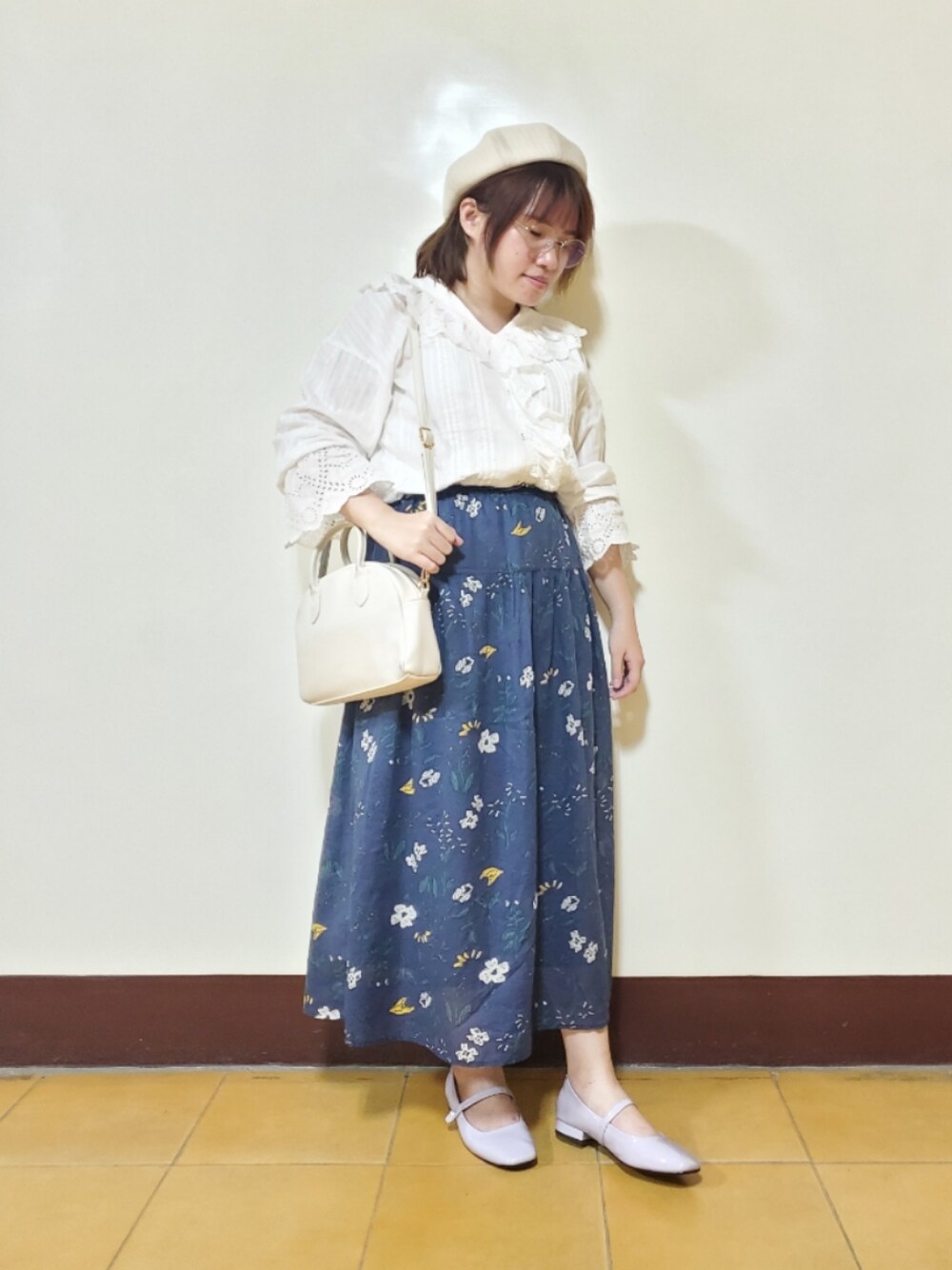 「このスタイルがお気に入り、ootd、夏、街頭穿搭、復古、大人カジュアル、大人かわいい、低身長、刺繍、花柄」｜「Samansa Mos2の綿ドビースカラップレースブラウス（シャツ/ブラウス、ホワイト系）」を使った、呱呱🍯さん（レディース・152cm）の夏コーディネートの1枚目の写真