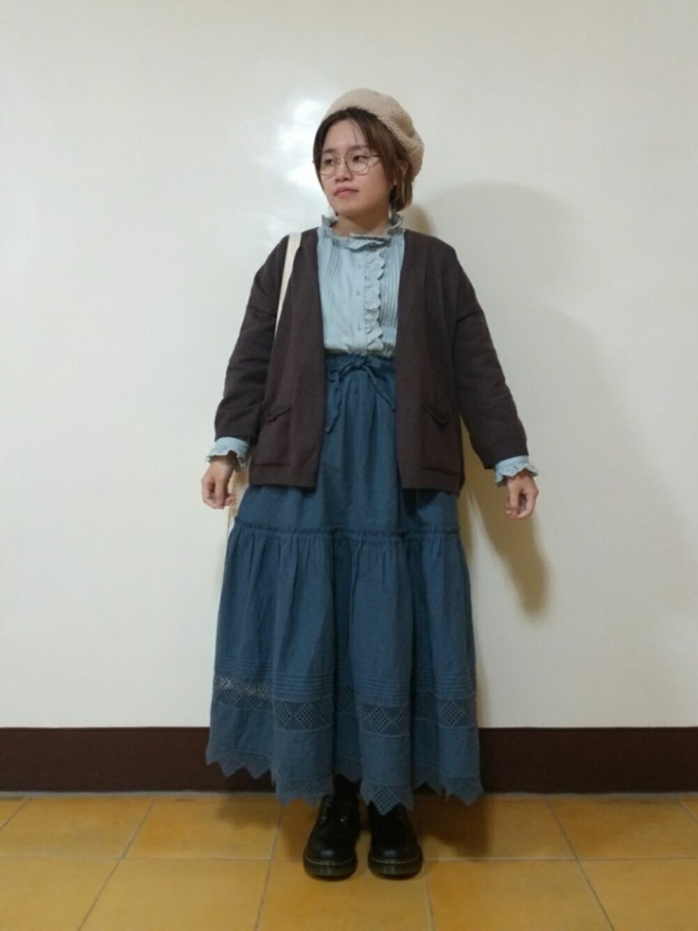 「冬コーデ、同色コーデ、大人かわいい、復古、vintage、青シャツ」｜「Samansa Mos2のスタンドレースフリルブラウス（シャツ/ブラウス、グリーン系）」を使った、呱呱🍯さん（レディース・152cm）の冬コーディネートの1枚目の写真