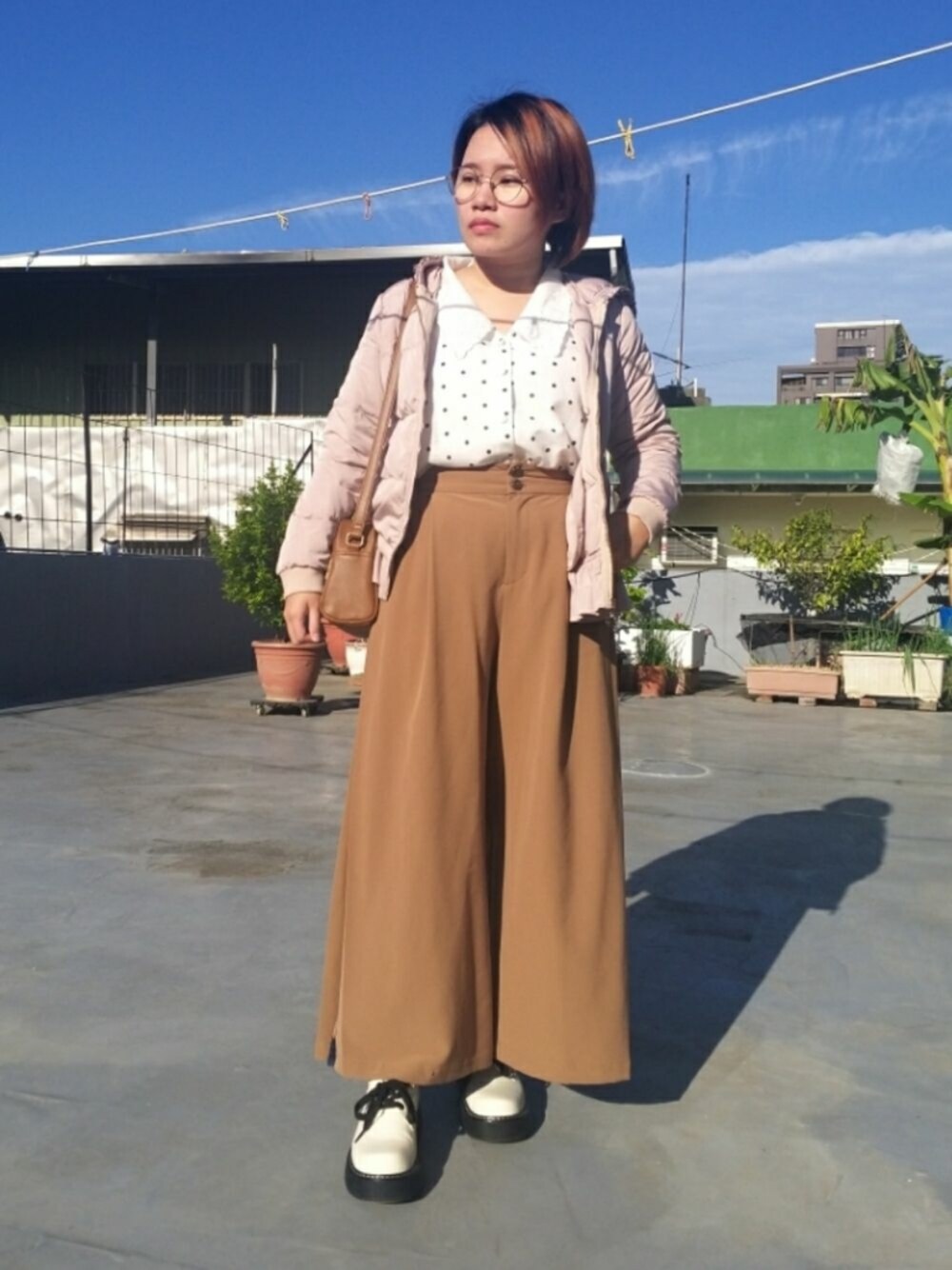 「冬コーデ、大人カジュアル、大人コーデ、大人かわいい、水玉、水玉シャツ、刺繍、異素材切り替え、復古、vintage、レトロ」｜「Lady Closetのアイテム（シャツ/ブラウス、ホワイト系）」を使った、呱呱🍯さん（レディース・152cm）の秋コーディネートの1枚目の写真