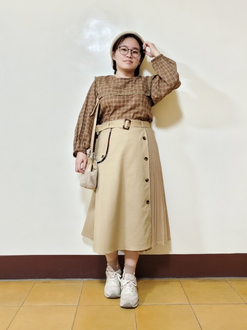 「新星WEARISTAにエントリー、ootd、街頭穿搭、復古、大人カジュアル、大人コーデ、低身長、低身長女子、切り替え、切り替えスカート」｜「ehka sopoのチェック柄レース衿ブラウス（シャツ/ブラウス、イエロー系）」を使った、呱呱🍯さん（レディース・152cm）の冬コーディネートの1枚目の写真
