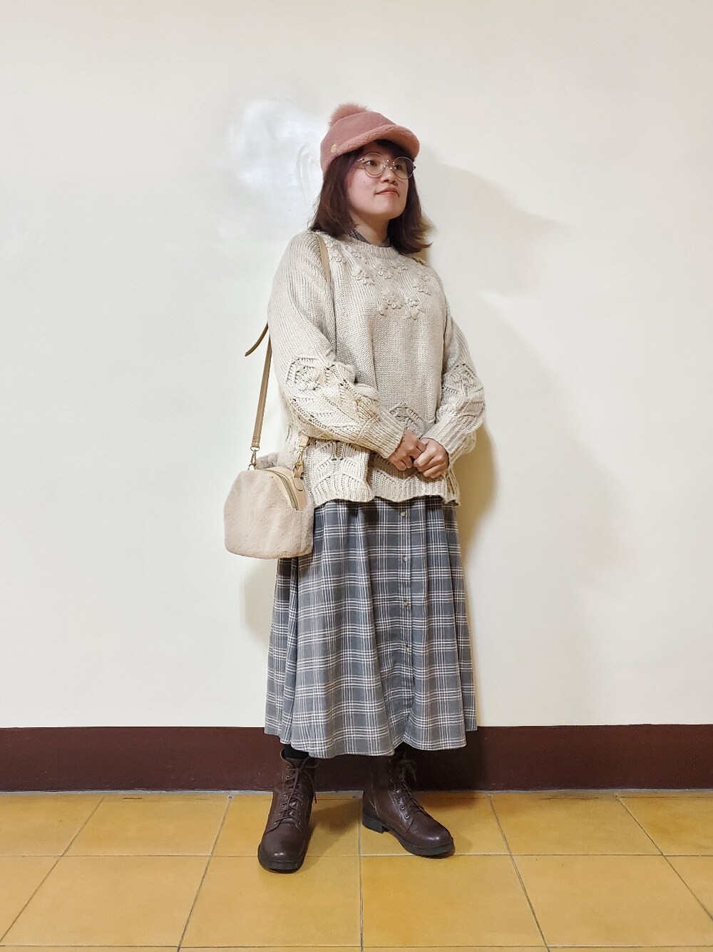 「ootd、大人カジュアル、大人女子、低身長、刺繍、チェック柄、冬コーデ」｜「Samansa Mos2の刺繍ニット（ニット/セーター、ホワイト系）」を使った、呱呱🍯さん（レディース・152cm）の冬コーディネートの1枚目の写真