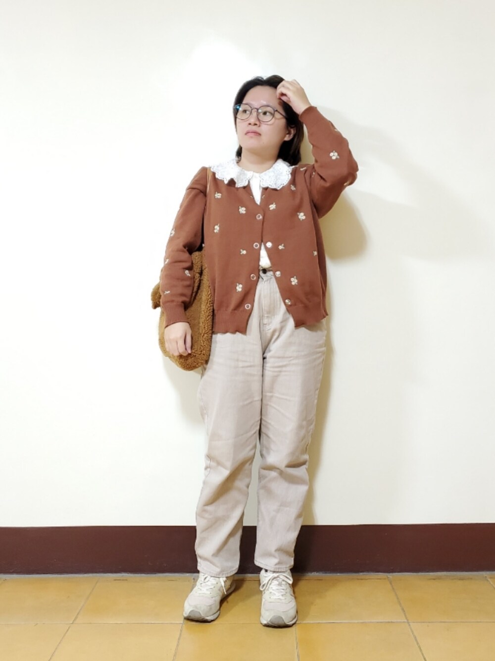 「新星WEARISTAにエントリー、ootd、街頭穿搭、休閒、大人カジュアル、大人コーデ、低身長、低身長コーデ、刺繍」｜「Samansa Mos2の花刺繍リングドットボタンカーディガン（カーディガン/ボレロ、ブラウン系）」を使った、呱呱🍯さん（レディース・152cm）の冬コーディネートの1枚目の写真