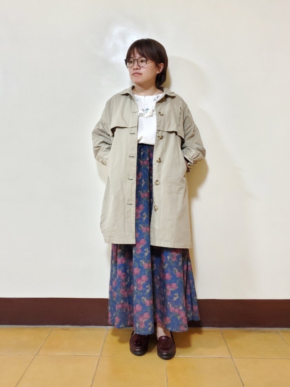 「ootd、街頭穿搭、休閒、復古、vintage、花柄、花柄スカート、大人カジュアル、大人女子、低身長、低身長コーデ」｜「zoeのアイテム（ジャケット/アウター、グリーン系）」を使った、呱呱🍯さん（レディース・152cm）の秋コーディネートの1枚目の写真