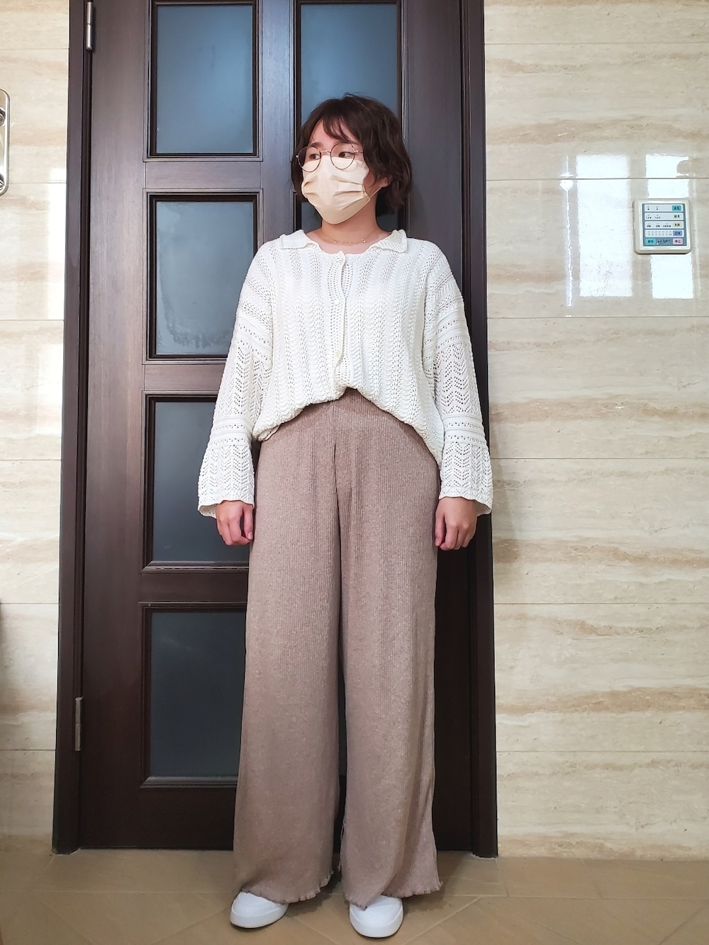 「大人カジュアル、大人コーデ、春コーデ、休閒、透かし柄、低身長、低身長コーデ」｜「Samansa Mos2の透かしニットカーディガン（カーディガン/ボレロ、ホワイト系）」を使った、呱呱🍯さん（レディース・152cm）の春コーディネートの1枚目の写真
