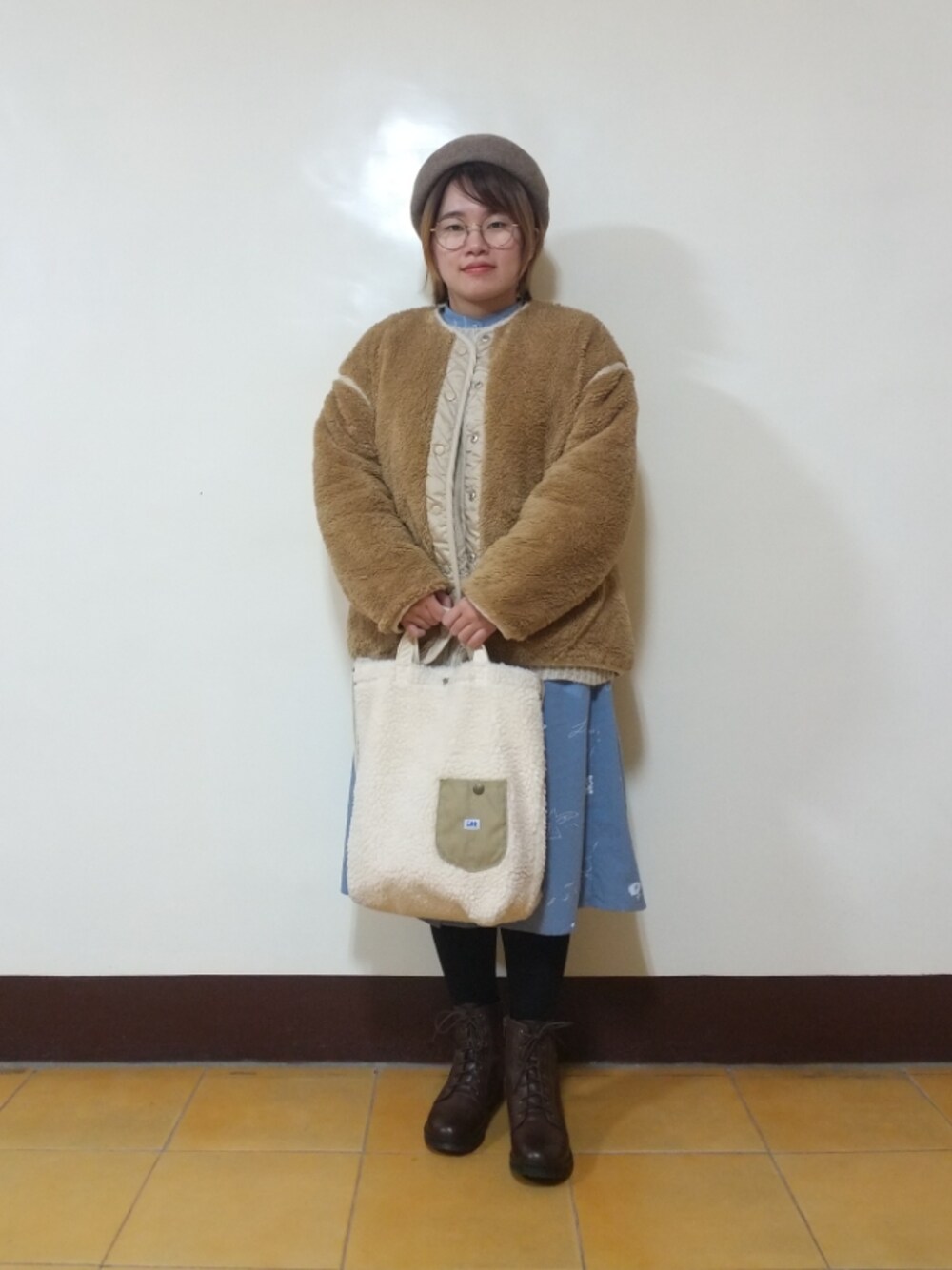 「大人カジュアル、大人かわいい、冬コーデ、花柄ワンピース、くまさん」｜「Samansa Mos2のリバーシブル配色パイピングボアジャケット（ノーカラージャケット、ベージュ系）」を使った、呱呱🍯さん（レディース・152cm）の冬コーディネートの1枚目の写真
