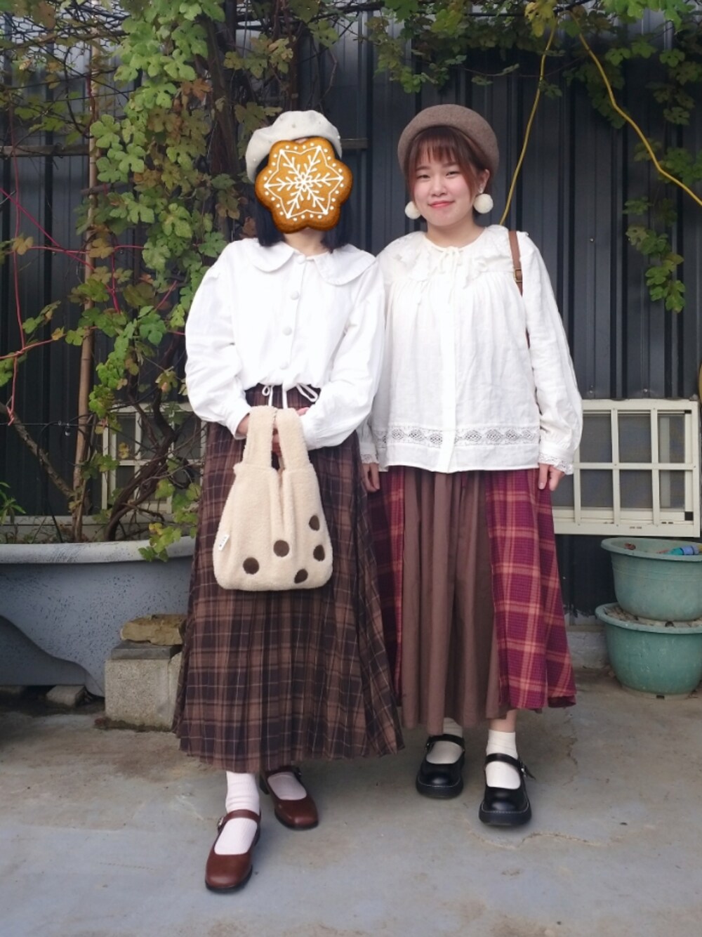 「大人かわいい、大人コーデ、大人カジュアル、冬コーデ、チェック柄、チェック柄に恋してる、チェック柄スカート、姉妹コーデ」｜「Samansa Mos2の【kazumi×SamansaMos2】前後着レース襟ブラウス

（シャツ/ブラウス、ホワイト系）」を使った、呱呱🍯さん（レディース・152cm）の冬コーディネートの1枚目の写真
