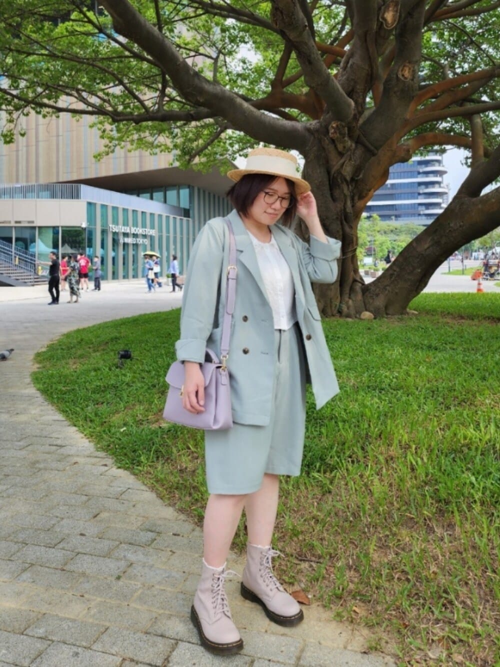 「秋コーデ、ootd、復古、街頭穿搭、大人コーデ、大人カジュアル、大人かわいい、低身長、低身長コーデ」｜「POU DOU DOUのダブルボタンテーラードジャケット（テーラードジャケット、ブルー系）」を使った、呱呱🍯さん（レディース・152cm）の秋コーディネートの1枚目の写真
