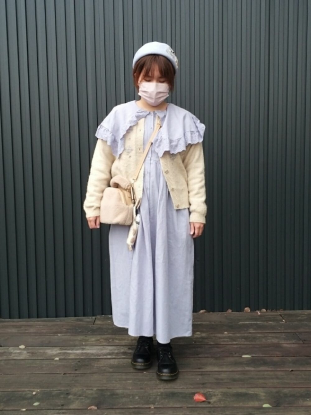 「大人カジュアル、大人かわいい、冬コーデ、刺繍、刺繍ワンピース、紫、低身長、かわいい、PANTONE、長春花藍、シャツ」｜「Samansa Mos2の刺繍カーディガン（カーディガン/ボレロ、ベージュ系）」を使った、呱呱🍯さん（レディース・152cm）の冬コーディネートの1枚目の写真