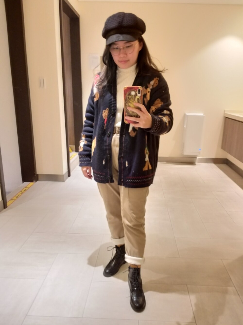 「ootd、冬、毛衣、可愛い、可愛い系、boy、韓系、復古」｜「Koreaのアイテム（チノパンツ、ベージュ系）」を使った、呱呱🍯さん（レディース・152cm）の春コーディネートの1枚目の写真