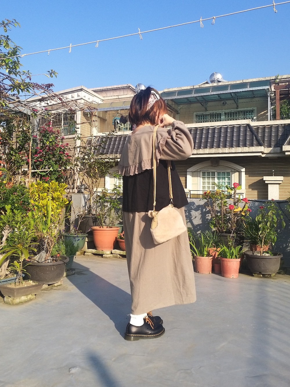 「春コーデ、春先取り、大人カジュアル、大人かわいい、刺繍、刺繍ワンピース、低身長、Samansa Mos2、Dr.Martens、handmade」|「Samansa Mos2のケープ襟レースワンピース(ワンピース、グリーン系)」を使った、呱呱🍯さん(レディース・152cm)の春コーディネートの3枚目の写真