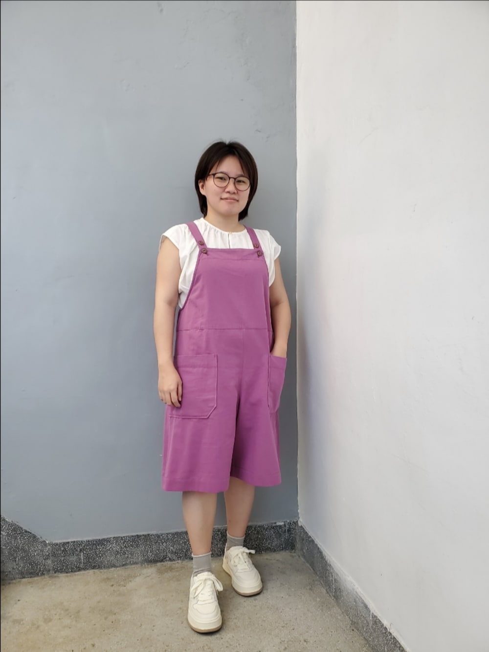「ootd、街頭穿搭、休閒、秋コーデ、夏コーデ、低身長、低身長コーデ、大人カジュアル、大人かわいい」｜「POU DOU DOUのフレンチスリーブギャザーブラウス（シャツ/ブラウス、ホワイト系）」を使った、呱呱🍯さん（レディース・152cm）の冬コーディネートの1枚目の写真