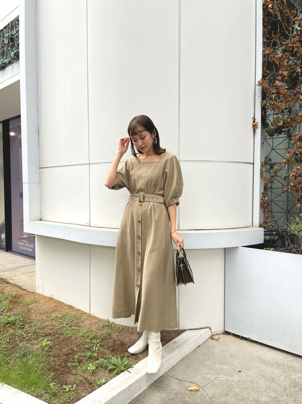 「murua、muruasnap、MURUA(MURUA)」｜「MURUAのアイテム（ワンピース/ドレス、ベージュ系）」を使った、土肥　夕華さん（レディース・160cm）の秋コーディネートの1枚目の写真