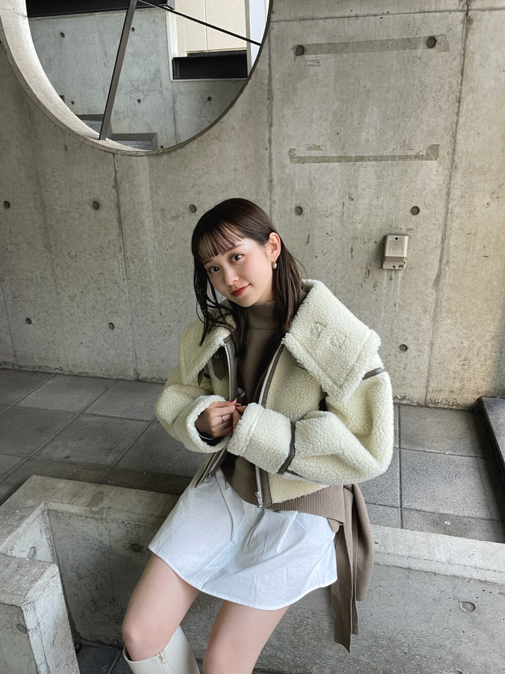 「murua、MURUA、murua_snap」｜「MURUAのオーバーカラーショートボアブルゾン（ブルゾン、ホワイト系）」を使った、土肥　夕華さん（レディース・160cm）の冬コーディネートの1枚目の写真