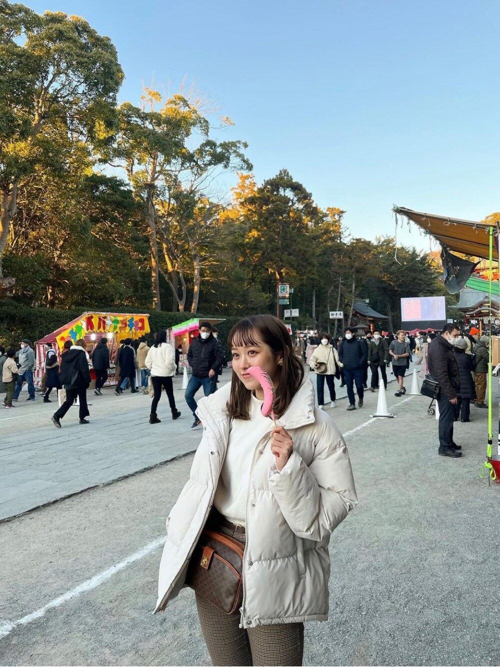 「MURUAのパフスリーブハイネックニット（ニット/セーター、ホワイト系）」を使った、土肥　夕華さん（レディース・160cm）の冬コーディネートの1枚目の写真